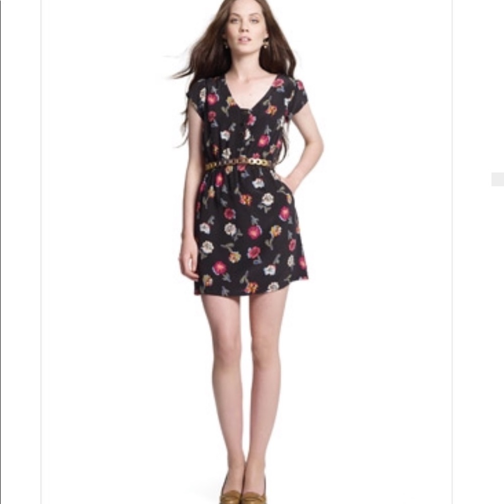 Cute and flattering black floral dress